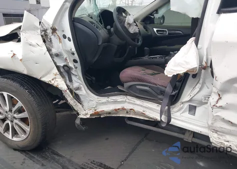 2015 Nissan Pathfinder S z USA, uszkodzony, nr VIN 5N1AR2MN1FC712984